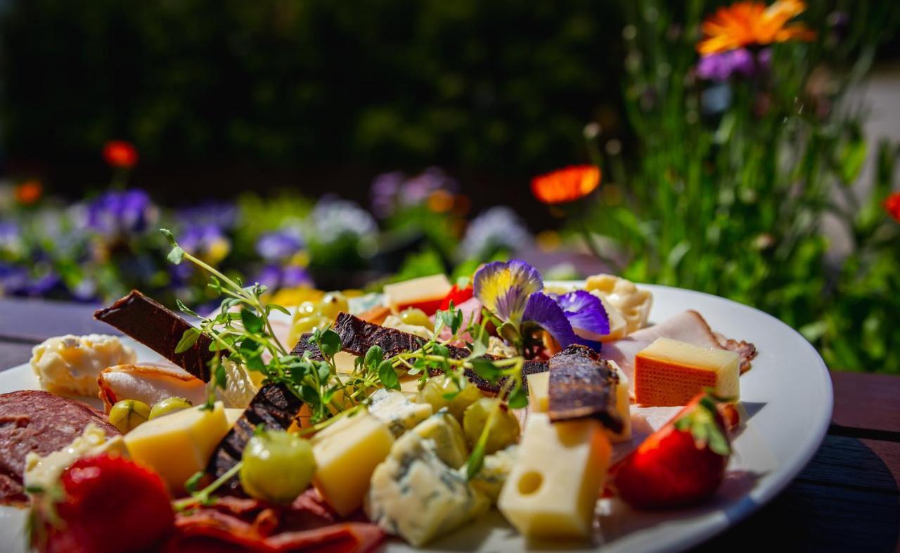 Kassari Puhkekeskus Hotel Käina Kültér fotó